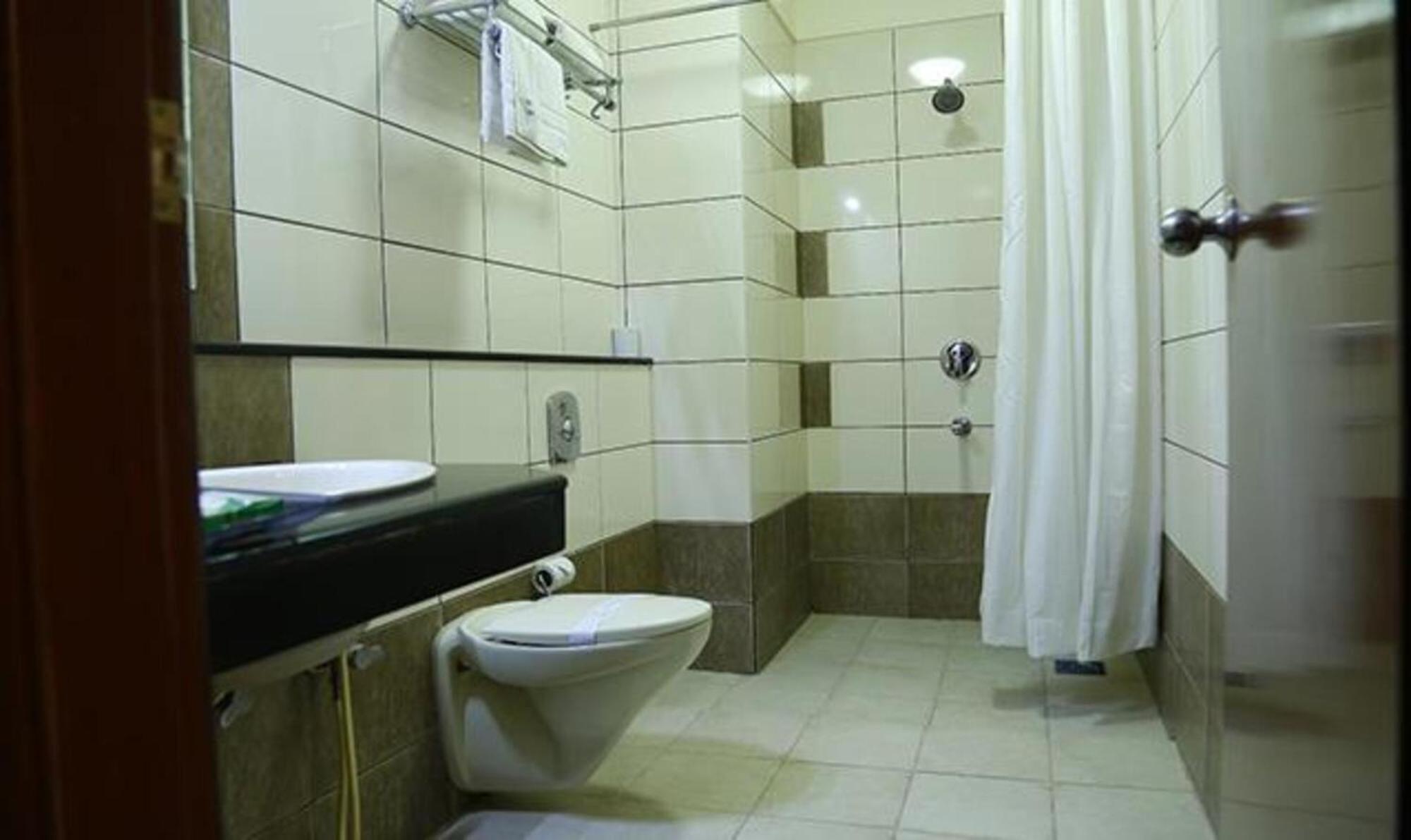 Fabhotel Prime Chennai Deluxe Екстер'єр фото